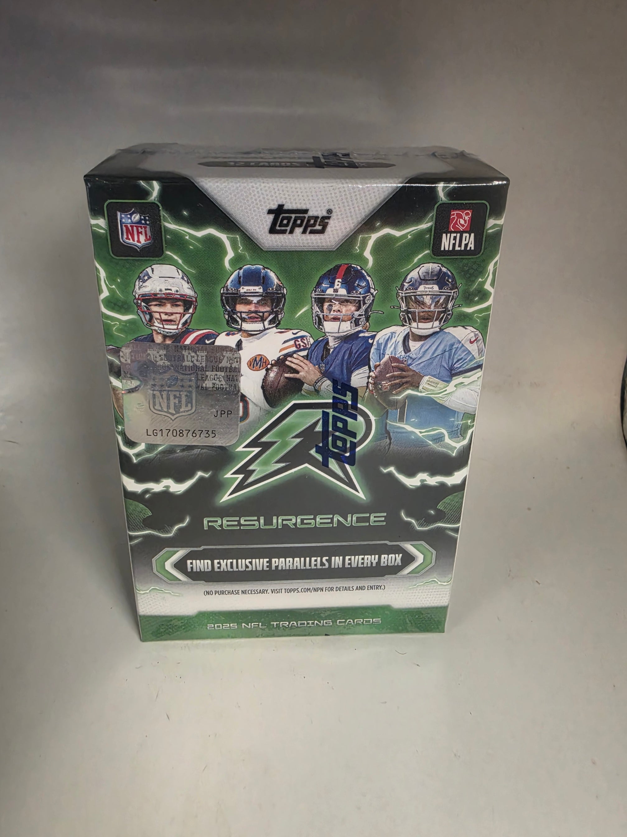 2025 Topps Resurgence Football BLASTER box (8 pks/bx)